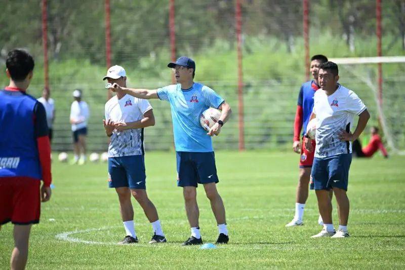 Tingbian Longding Team (Who is the coach of Yanbian Longding Football Team)